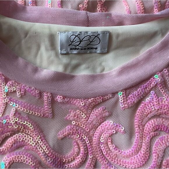 DONNA LEAH DESIGNS One Size Fits All Sequined Appliqués Rib Collar Short Sleeve - Picture 7 of 8